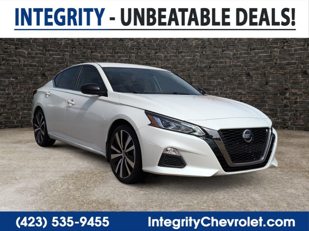 2020 Nissan Altima SR FWD in White — front three-quarter view