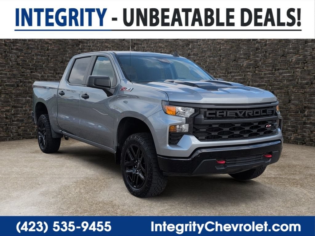 2024 Chevrolet Silverado 1500 Custom Trail Boss in Sterling Gray Metallic — front three-quarter view