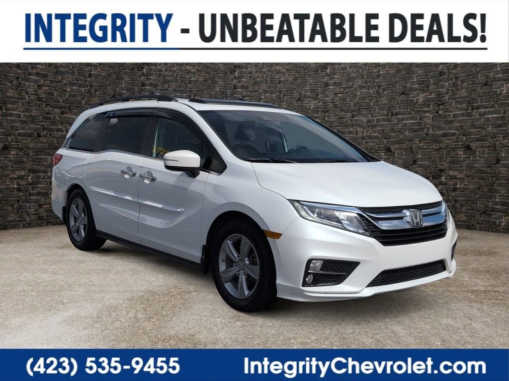 2020 Honda Odyssey EX-L w/Navi & RES in White — front three-quarter view